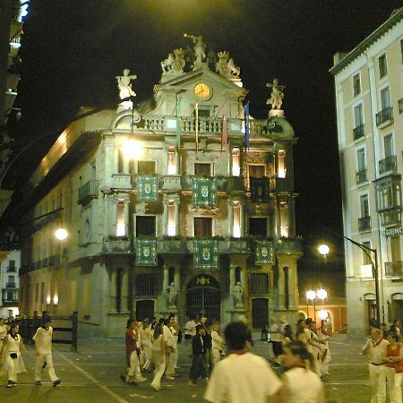 Calle Ansoleaga A 100 Mts Del Ayuntamiento Pamplona Exterior photo